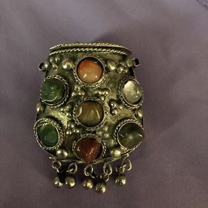 Unique box locket